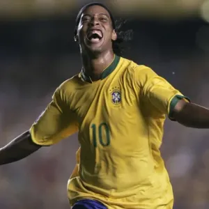 رونالدينيو يتراجع عن هجومه على البرازيل ووصفه بـ"أسوأ المنتخبات"