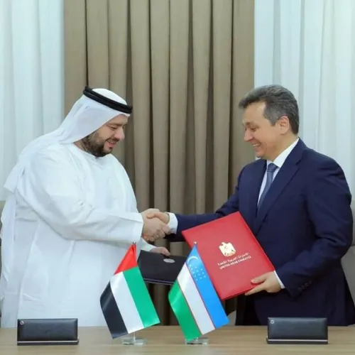 الإمارات وأوزبكستان توقعان مذكرة تعاون بمجال الاستثمار بالبنية التحتية الرقمية