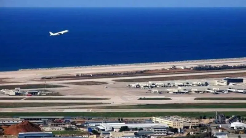 طائرة عليها عبارة “تل أبيب” تهبط في مطار بيروت!