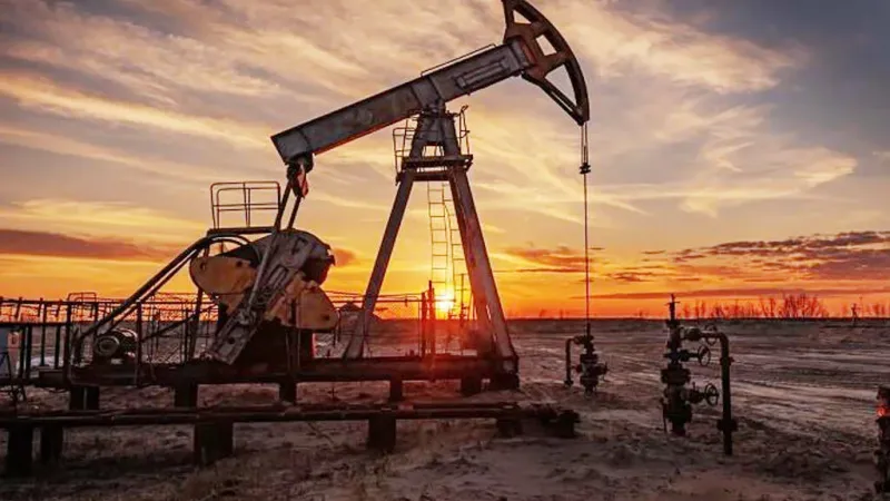 ارتفاع النفط إثر تقلص مخزونات الخام الأمريكية وزيادة الواردات الصينية