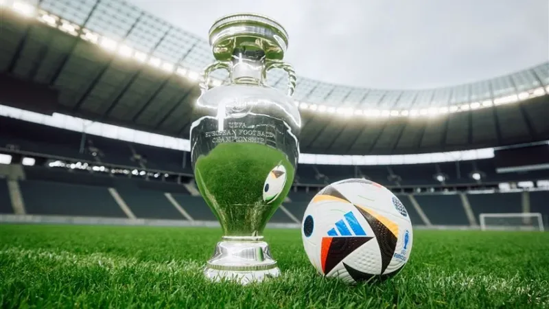 "يويفا" يعلن قائمة حكام مباريات يورو 2024