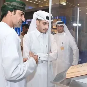 سلطنة عُمان تشارك بمخطوط عمره 900 سنة  بجناحها في معرض الدوحة للكتاب