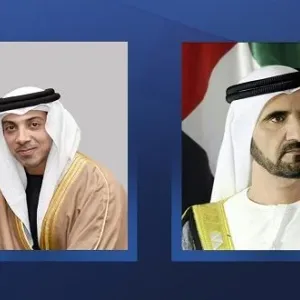 محمد بن راشد ومنصور بن زايد يصلان المنامة للمشاركة في القمة العربية