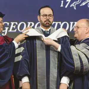 «جورج تاون» الأميركية تمنح محمد القرقاوي الدكتوراه الفخرية في الإدارة الحكومية