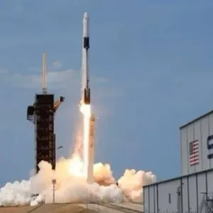 "سبيس إكس" الأمريكية تطلق 23 قمرا إلى الفضاء