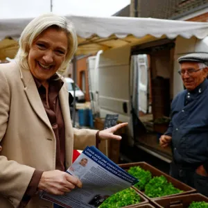 فرنسا: مارين لوبان تتعهّد تشكيل «حكومة وحدة» وطنية إذا فاز حزبها في الانتخابات