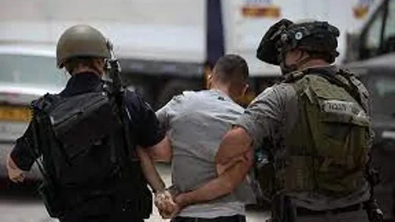 حملة اعتقالات إسرائيلية تطال 36 فلسطينيا من مدن الضفة