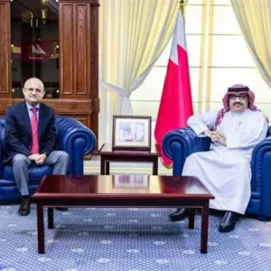 وزير التربية يستقبل رئيس الجامعة البريطانية في البحرين