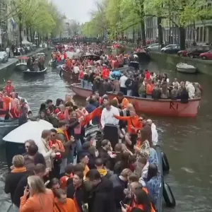 شاهد: احتفالات صاخبة في هولندا بعيد ميلاد الملك فيليم ألكسندر