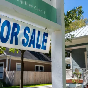 لماذا ترتفع مبيعات المنازل الجديدة في أميركا رغم زيادة الفائدة على الرهن العقاري؟