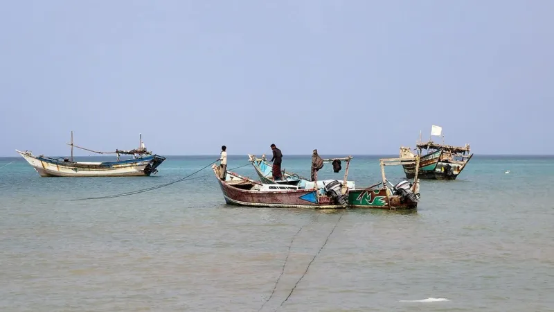 «الحوثيون» يفخخون قوارب الصيد في باب المندب