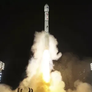 كوريا الشمالية ستطلق صاروخاً قد يحمل قمرها الثاني للتجسس إلى الفضاء