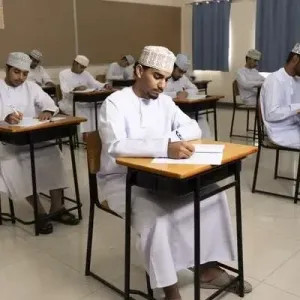 57259 طالبا وطالبة يؤدون امتحانات دبلوم التعليم العام.. غدا