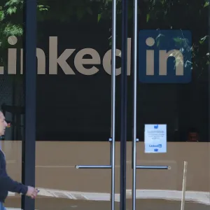 5 حيل على LinkedIn قد تساعد جهات التوظيف في العثور عليك