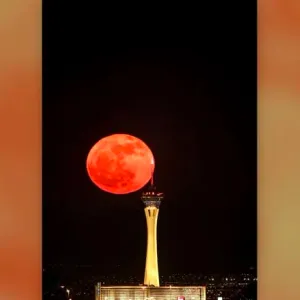 شاهد فيديو جميل لـ"قمر الزَهْرة" يضيء سماء لاس فيغاس