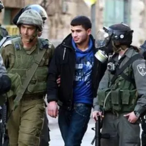الاحتلال يعتقل 25 فلسطينا من الضفة