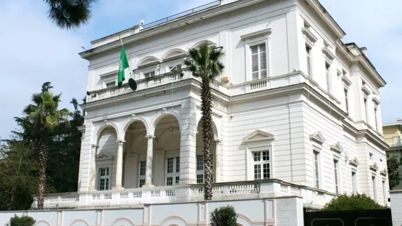 سفارة المملكة في إيطاليا للمواطنين: لا تلبسوا أي مجوهرات أو مقتنيات ثمينة