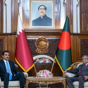 سمو الأمير يعقد اجتماعا مع رئيس بنغلاديش