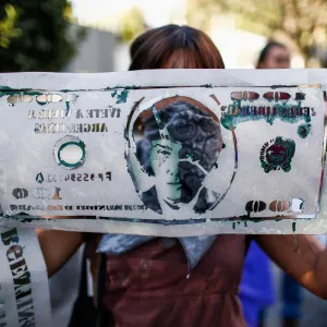 إضراب ثان في الأرجنتين احتجاجاً على سياسات التقشف.. ومايلي يصدر أكبر ورقة نقدية