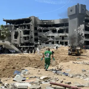 "حماس" تطالب المجتمع الدولي بمحاسبة فورية لإسرائيل بعد اكتشاف مقبرة جماعية في مجمع الشفاء الطبي