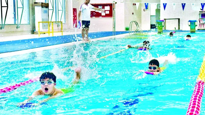السباحة تنعش برنامج الرياضة للجميع الصيفي