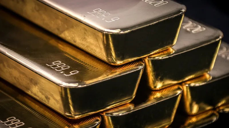 استقرار أسعار الذهب بعد تصريحات لمسؤولين بالفدرالي الأميركي قوضت الطلب على الملاذ الآمن
