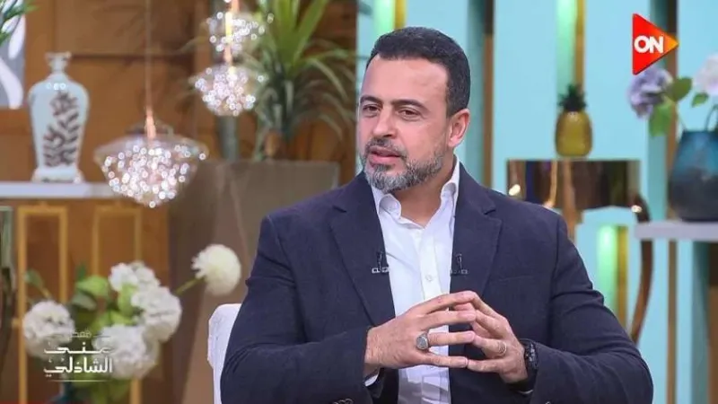 أسرار مصطفى حسني في برنامج معكم منى الشاذلي.. كيف تتعامل زوجته مع المعجبات؟