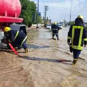 الداخلية تعلن إصابة مواطنين وانهيار منازل ونفوق مواشي في محافظتين جراء الأمطار