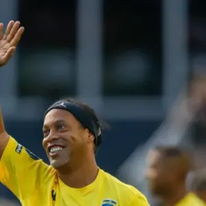 رونالدينيو يتراجع عن تصريحاته "الصادمة" ضد منتخب البرازيل.. ماذا قال؟