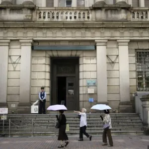 ضعف الاستهلاك يخيم على السياسة النقدية اليابانية المتساهلة