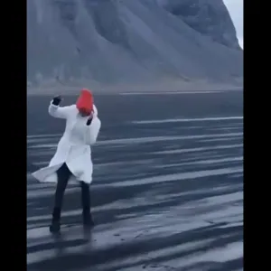 ظهور ثعابين الثلج على الشاطئ في ظاهرة غريبة بآيسلندا.. ما القصة؟