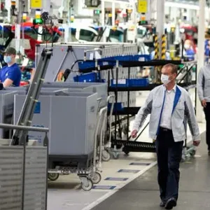 مجموعة ألمانية لصناعة معدات السيارات ستلغي 14 ألف وظيفة
