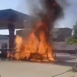 حريق بسيارة داخل محطة وقود فى كوم أمبو بأسوان والحماية المدنية تحاول السيطرة