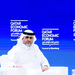 محافظ مصرف قطر المركزي: نسعى إلى الحفاظ على ربط الريال بالدولار