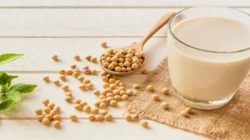 5 فوائد مذهلة لحليب الصويا.. منها حماية القلب وحرق الدهون