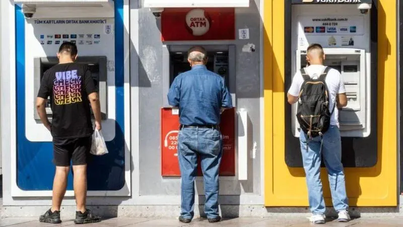 التضخم في تركيا: "نحن عالقون بين سداد بطاقة الائتمان والاستدانة مرة أخرى"