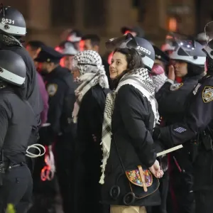شرطة نيويورك تخلي مبنى في جامعة كولومبيا تحصّن فيه متظاهرون مؤيدون للفلسطينيين