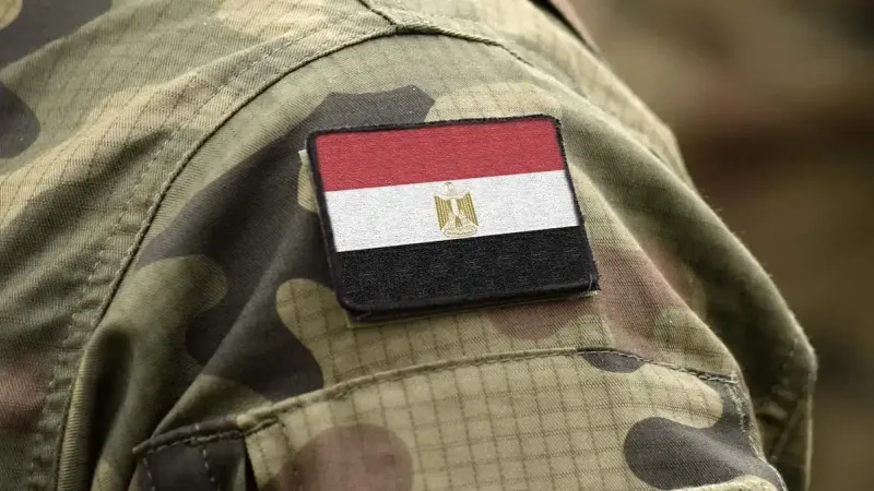 الجيش المصري يعلن مقتل أحد العناصر المكلفة بتأمين الشريط الحدودي برفح