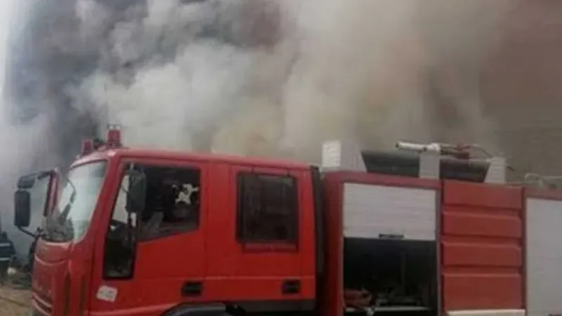 إصابة شخصين في حريق بمخزن تجميع الكراتين في أسيوط