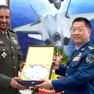 قائد العمليات المشتركة يبحث التعاون العسكري مع قائد القوات الجوية الصينية