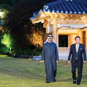 رئيس الدولة يلتقي الرئيس الكوري في ختام زيارته إلى كوريا