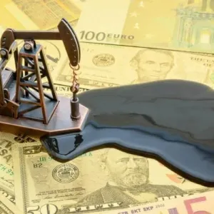 أسعار النفط تتراجع وبرنت يسجل 82.62 دولارا للبرميل
