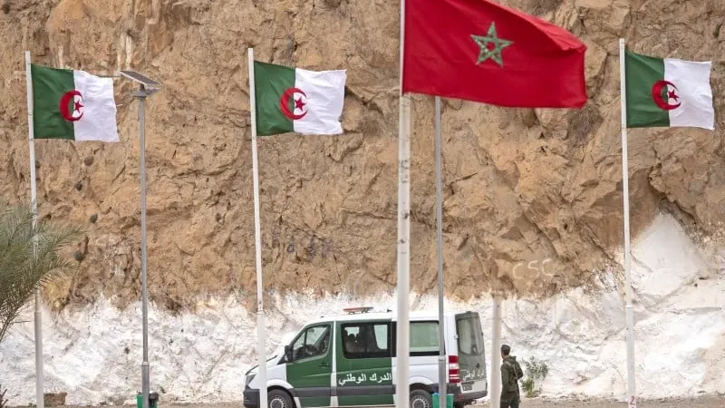 الجزائر تسلم سلطات المغرب 15 معتقلا