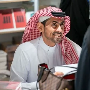 سابقة نادرة.. كاتب سعودي يعطل معرض الكتاب في المغرب بسبب الإقبال الهائل عليه