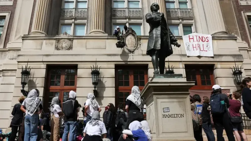 جامعة كولومبيا تهدد بطرد محتجين على حرب غزة.. والبيت الأبيض يدخل على الخط