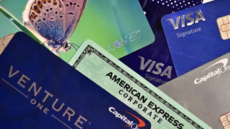 الفدرالي الأميركي: تأخر سداد بطاقات الائتمان ارتفعت أكثر من 50% عام 2023