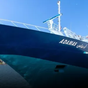 السفينةُ “أدماس” تنضمّ إلى أسطول شركة أسماك السطح العُمانية