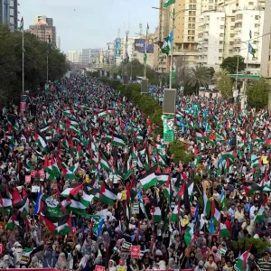 شاهد: عشرات الآلاف في باكستان يخرجون تأييدا لغزة ويطالبون إسرائيل بالخروج من القطاع ووقف إبادتها