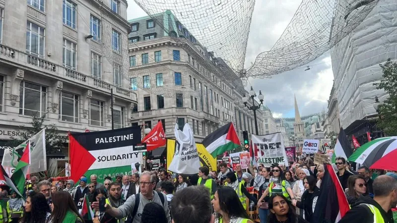 مئات الآلاف يشاركون في مسيرات تضامنية مع غزة في مختلف أنحاء بريطانيا