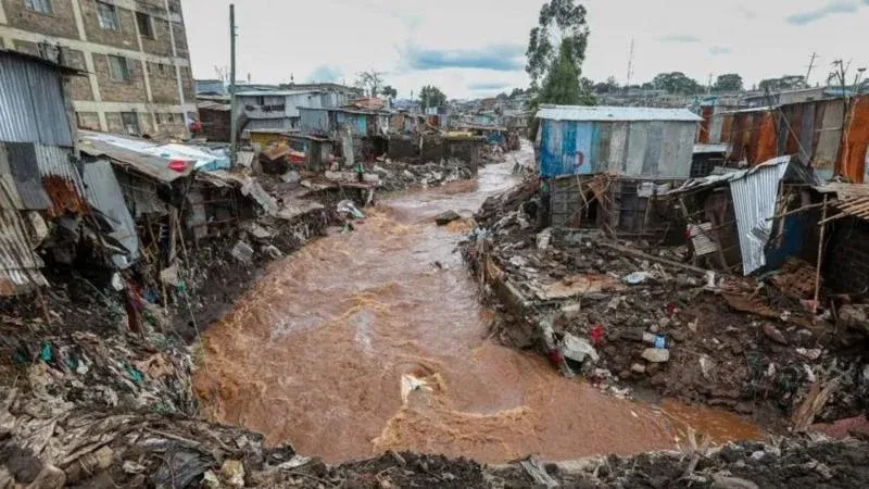 فيضانات كينيا: بين معاناة إنسانية وسوء تخطيط رغم تطوير العاصمة نيروبي